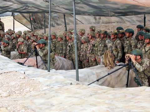 Naxçıvandakı ordu hərəkətə keçdi -&nbsp;Şərti düşmənin&nbsp;hədəfləri məhv edildi