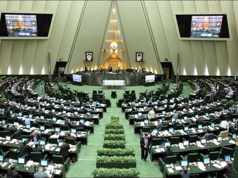 İranlı deputat prezidenti dəstəklədi - Paytaxt Tehrandan köçürülə bilər!