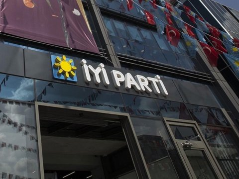 Türkiyənin müxalif partiyasında kütləvi İSTEFALAR