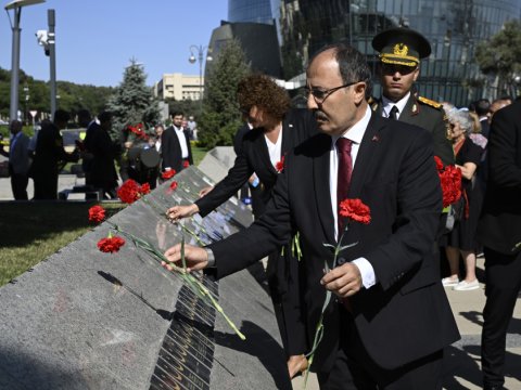 Səfirliyin əməkdaşlar &ldquo;Türk şəhidliyi&rdquo; abidəsini ziyarət edib - FOTO