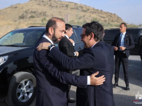 Mirzoyan Fransa xarici işlər naziri ilə regionu&nbsp;müzakirə etdi