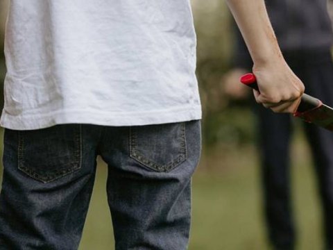 İlk dərs günü 11-ci sinif şagirdi&nbsp;bıçaqlandı