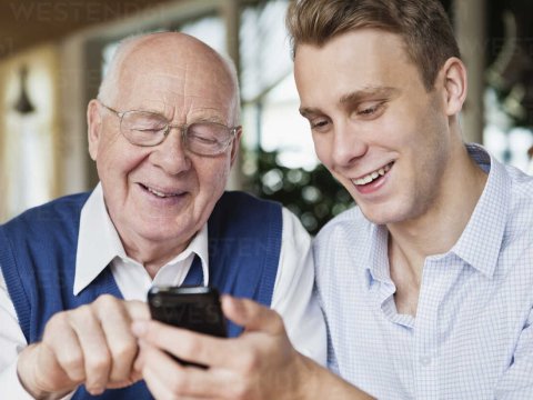 Gənc və yaşlı nəsil arasında "soyuqluq" nədən qaynaqlanır?