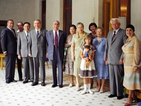 Bir şəklin tarixçəsi - Heydər Əliyev SSRİ rəhbərlərilə BAĞ EVİNDƏ