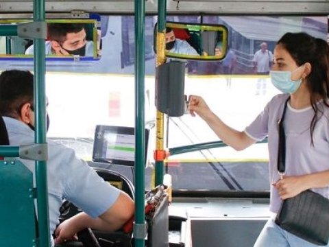 Tələbələrə ictimai nəqliyyat pulsuz olacaq? - Rəsmi cavab