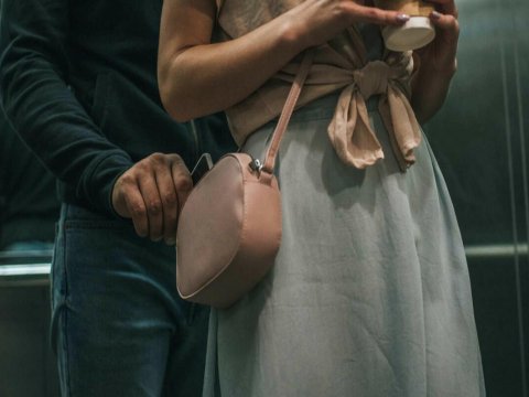 Maşından 1650 manat pul və qızıl üzük olan çanta oğurlandı