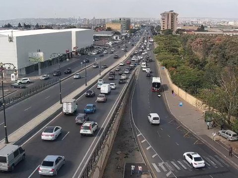 8 noyabr prospektindəki tıxacın SƏBƏBİ