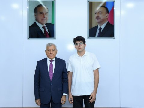 BMU-nun rektoru şəhidin tələbə&nbsp;oğlu ilə görüşüb - FOTO