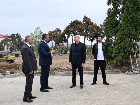 Prezident Xankəndi şəhərinin Zəfər meydanında Konqres Mərkəzinin tikintisi ilə maraqlanıb