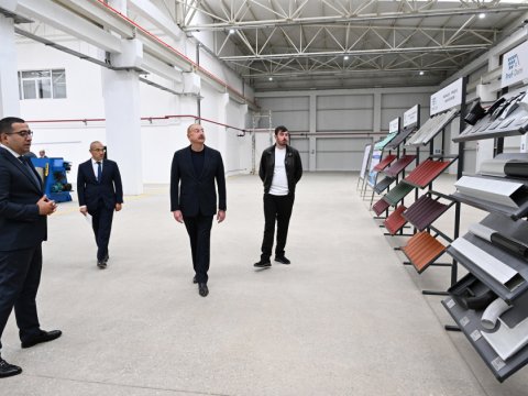 Prezident dam örtükləri istehsalı zavodunun açılışında