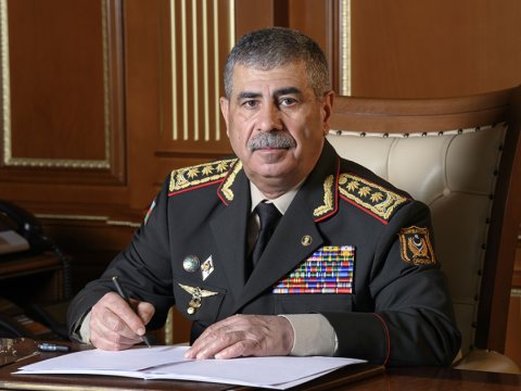 Zakir Həsənov hərbçiləri təbrik etdi