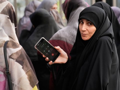 Livanda partlayışlardan qorxaraq telefonları söndürürlər