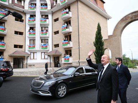 "Balkondan tələbələrin gülər üzlərini görmək böyük xoşbəxtlikdir"&nbsp;- İlham Əliyev