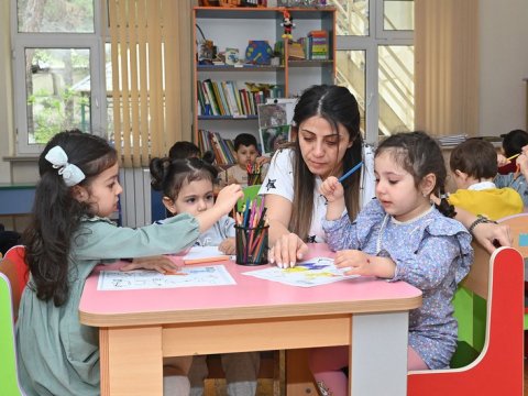 Bəzi uşaq evlərində baxıcı çatışmazlığı yaşanır