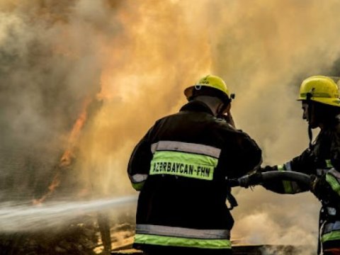 Şəmkirdə 6 otaqlı ev yandı