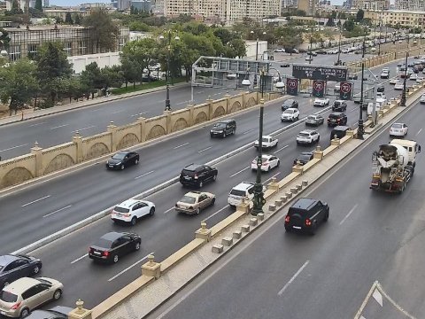 Bakının tıxac olan yolları - SİYAHI
