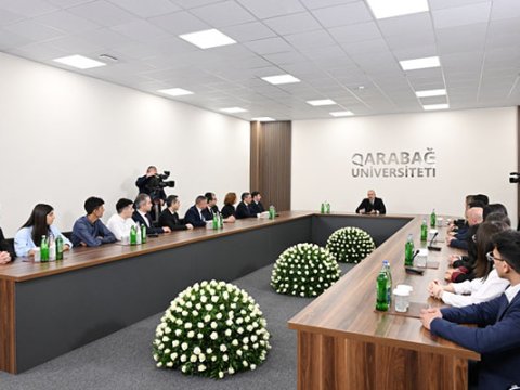 Tələbələr dövlət başçısı ilə nə danışdılar?