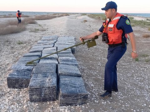 Xəzərdə 300 min manatlıq qaçaqmal aşkarlandı