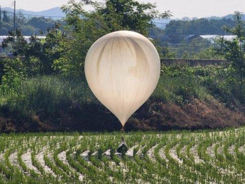 Şimali Koreya&nbsp;Cənubi Koreyaya yenə zibil göndərdi