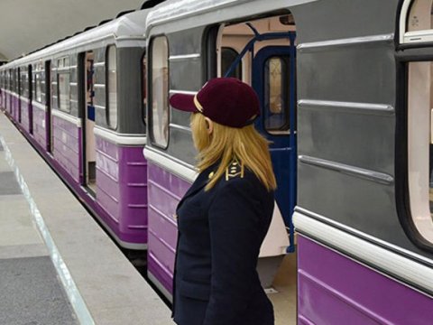 Metroda problem yarandı, qatar 4 dəqiqə gecikdi