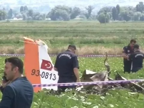 Türkiyədə təlim təyyarəsi qəzaya uğradı - İki nəfər öldü