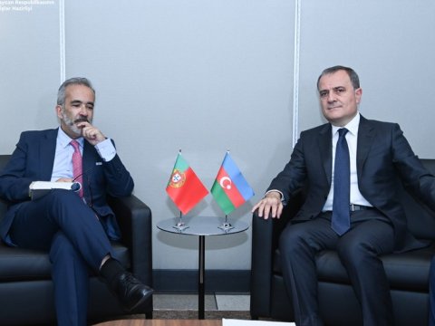 Ceyhun Bayramov həmkarı ilə sülhdən danışdı