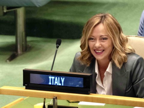 İlk qadın baş nazir kimi mükafatlandıracaq