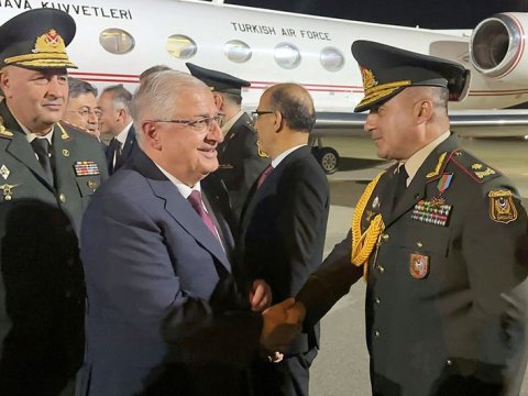 Türkiyənin müdafiə naziri Bakıya gəldi - VİDEO