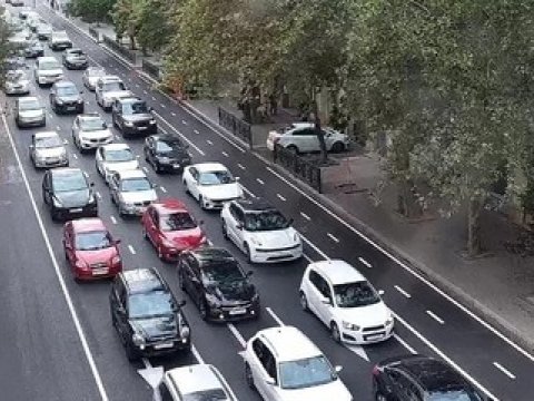 Sürücülərin nəzərinə - Bu yollarda tıxac var