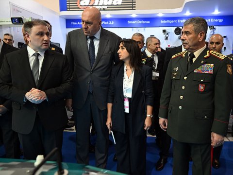 Müdafiə Nazirliyinin rəhbərliyi &ldquo;ADEX&rdquo; sərgisinin açılışında - FOTOLAR