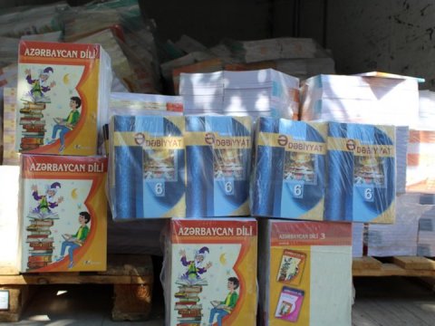 Nazirlik Gürcüstandakı soydaşlarımıza 650 mindən çox dərslik göndərib