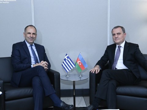 Nazir yunanıstanlı həmkarı ilə görüşdü