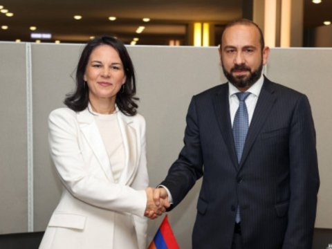 Mirzoyan alman həmkarı ilə görüşdü