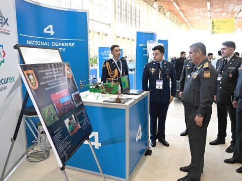 Zakir Həsənov Milli Müdafiə Universitetinə məxsus stendlə tanış oldu - VİDEO