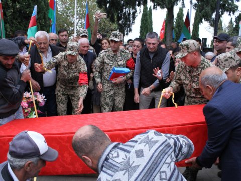 Şəhidimizin qalıqları Gəncədə torpağa tapşırıldı - FOTO