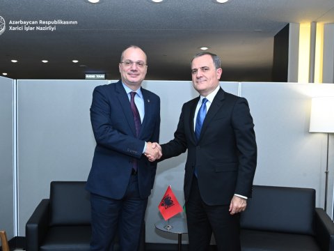 Ceyhun Bayramov albaniyalı həmkarı ilə görüşüb