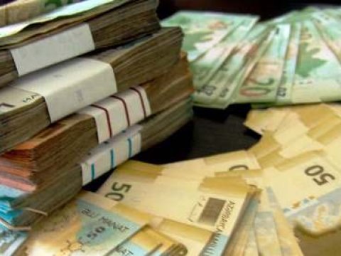 Evdən 17700 manat oğurlandı