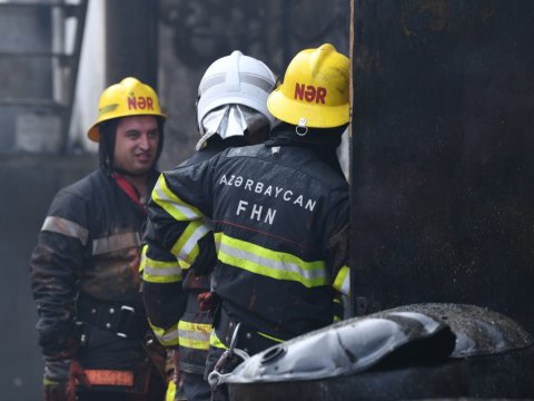 Bakıda güclü yanğın: prospekt bağlandı, əraziyə təcili yardım göndərildi - VİDEO