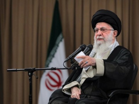 Xamenei təhlükəsiz yerə köçürüldü