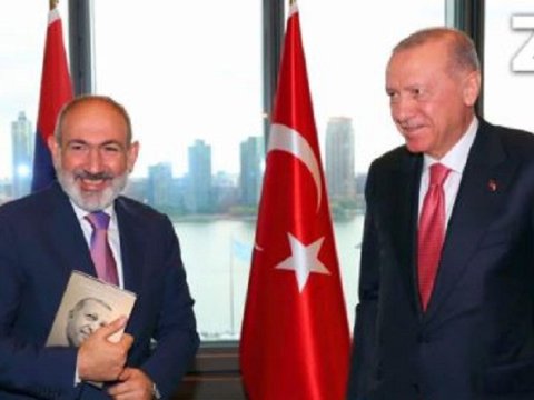 Paşinyanın Ərdoğanın kitabını qucaqlaması problemi həll etmir