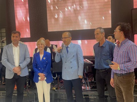 Səfir müşaviri jurnalistin toyunda &ndash; FOTOLAR