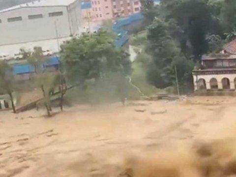 Nepalda&nbsp;daşqınlar - Ölənlərin sayı 100-ü keçdi