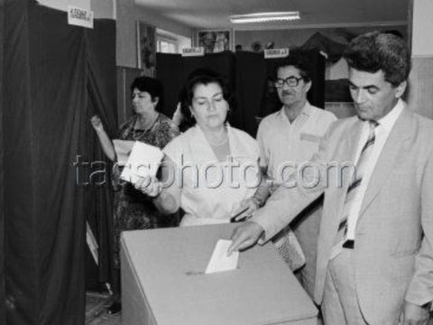 34 il əvvəl: Azərbaycanda ilk çoxpartiyalı SEÇKİ