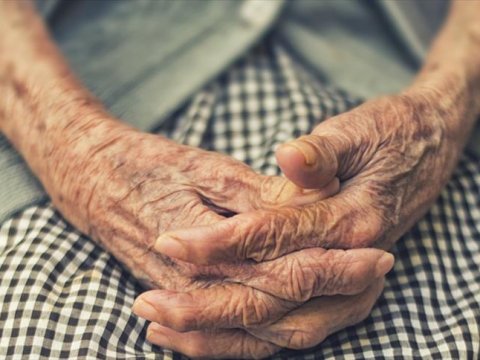 Dünya əhalisi sürətlə qocalır - Ahıllar gənclərdən çox olacaq...