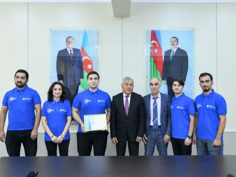 Rektor&nbsp;&ldquo;Zəngəzur&rdquo; PUA-sını hazırlayan tələbələrlə görüşdü - FOTO