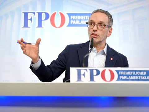 Avropada ifrat sağın yüksəlişi: Avstriyada radikalların seçki QƏLƏBƏSİ