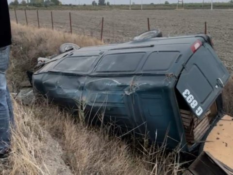 Qubada yük maşını aşdı - Yaralı var&nbsp;