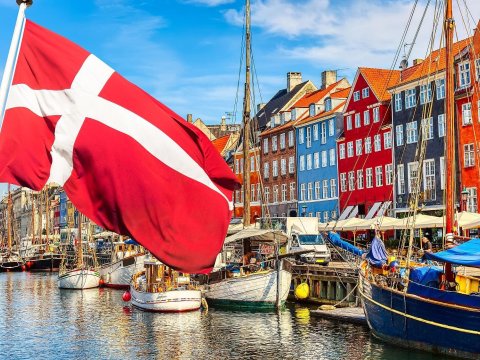 Danimarkadakı İsrail səfirliyi yaxınlığında 2 PARTLAYIŞ