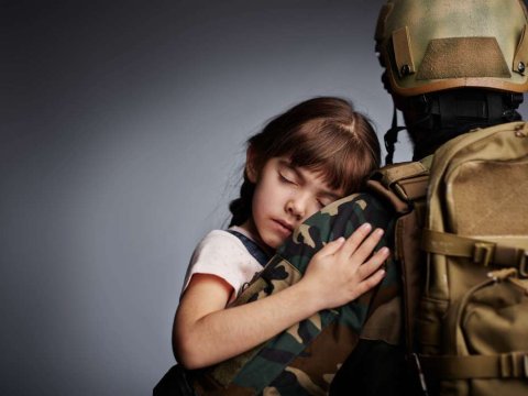 Müharibə xəbərlərindən ən çox əziyyət çəkənlər - uşaqlara necə izah edək?