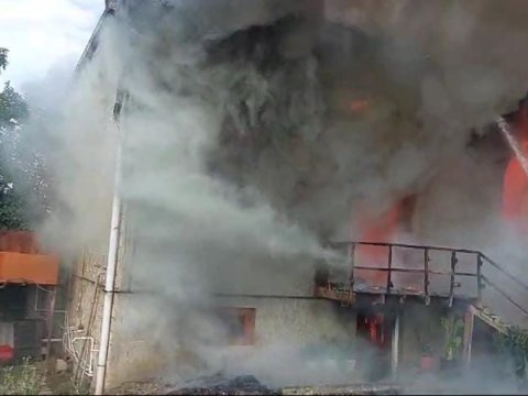 Şəmkirdə 8 otaqlı ev yandı - FOTO